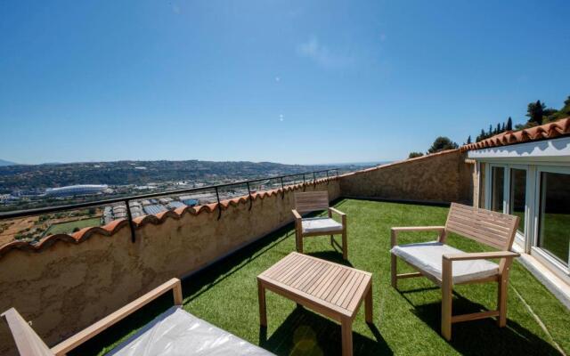 06T - Spacious villa with sea view- pool - jacuzzi-sauna