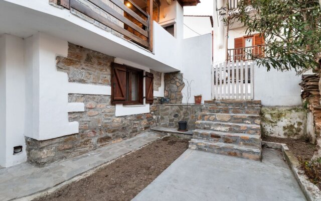 Snug Apartment in Agios Nikolaos With Garden