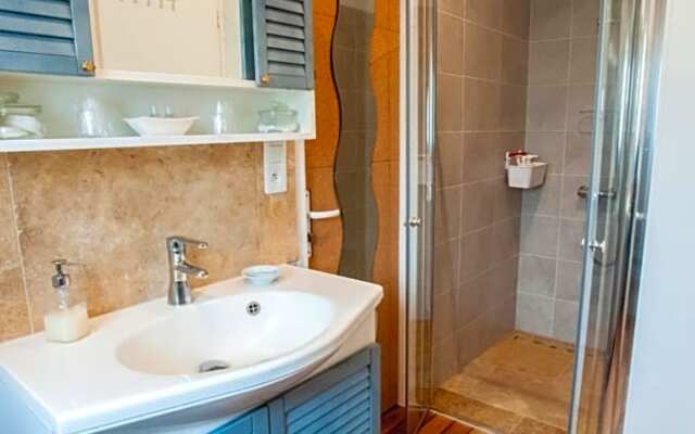 Les Yeux Bleus Bed & Breakfast