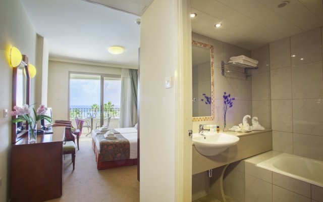 Aquamare Beach Hotel & Spa