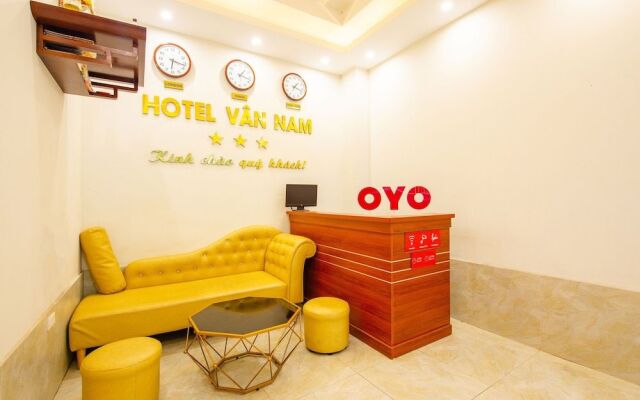 OYO 411 Van Nam Hotel