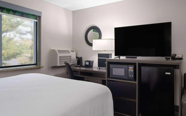 Baymont by Wyndham Liberty MO
