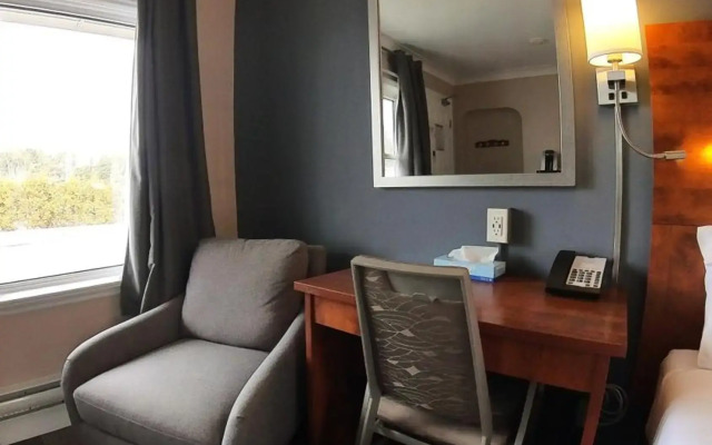 Moonlight Inn and Suites