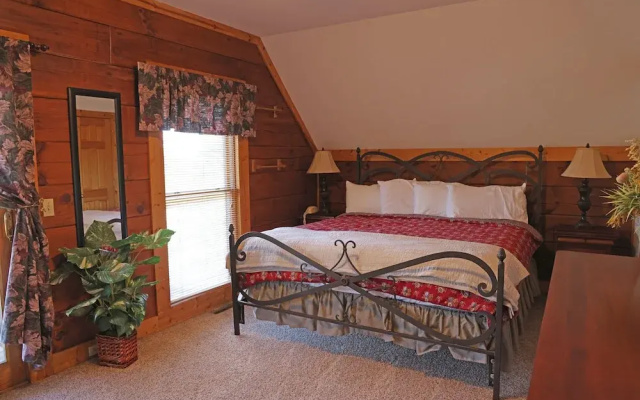 4 BR: Timbers #1 Stand Alone Cabin