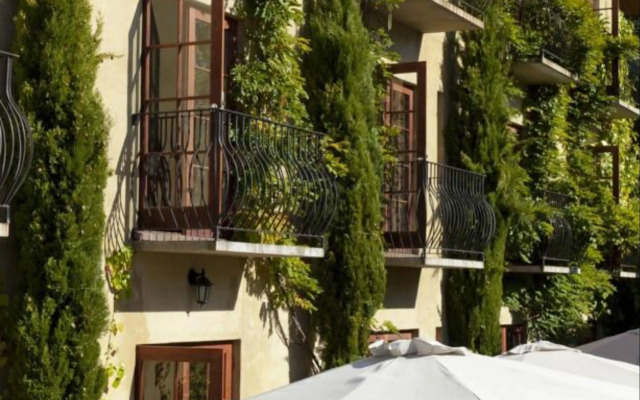 Browns Boutique Hotel
