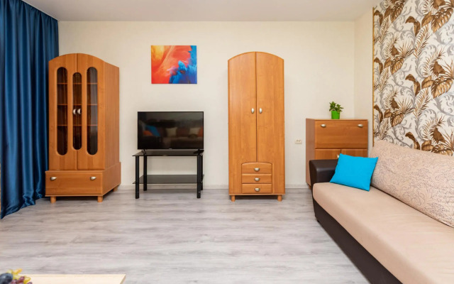 Пять Звёзд на Ленина 54