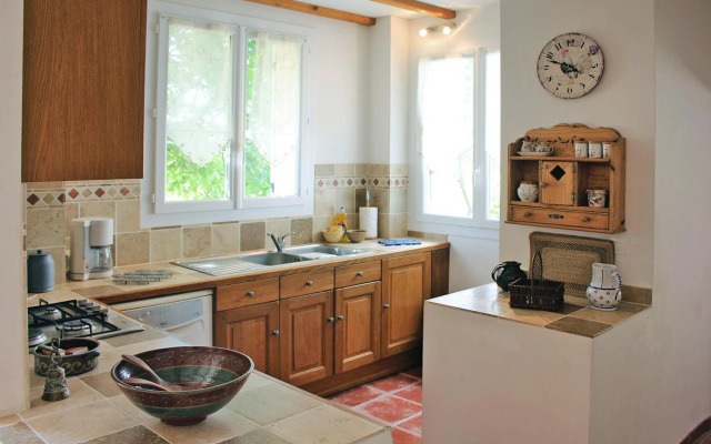 Charming holiday home with private garden, Revest-du-Bion