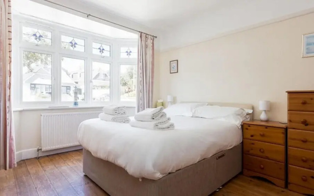 Woodstock in Poole With 2 Bedrooms and 1 Bathrooms