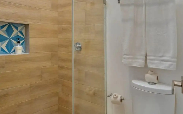 3br. Exclusive TH W/spacious Roof & Private Pool
