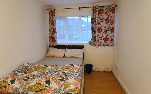 9 Cobb Close Holiday House
