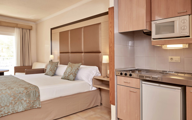 Zafiro Cala Mesquida Hotel