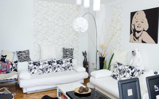 FM Economy 2-BDR Apartment - Joy Family - Varna