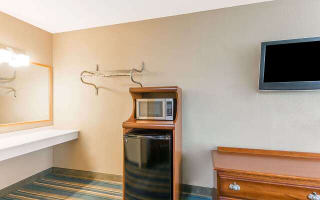 Super 8 by Wyndham Greencastle