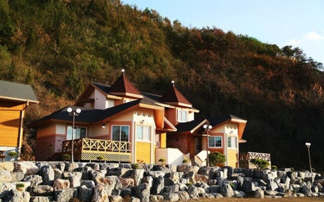Yeongwol Hanbando River Pension