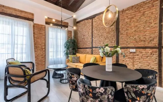 Apartamentos Puerta Elvira Suites 3000