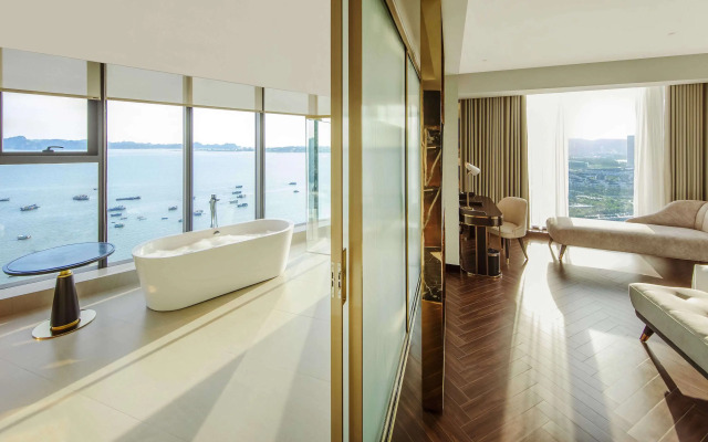 Radisson Blu Hotel, Ha Long Bay