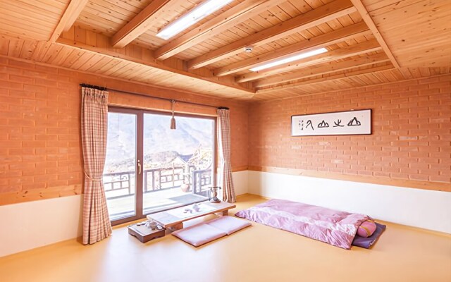 Hadong Jjillekkoch Hill Pension