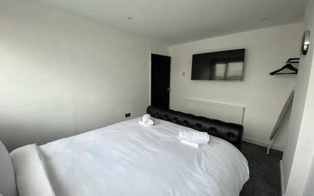 Lovely Refurbished 3-bed House in Liverpool