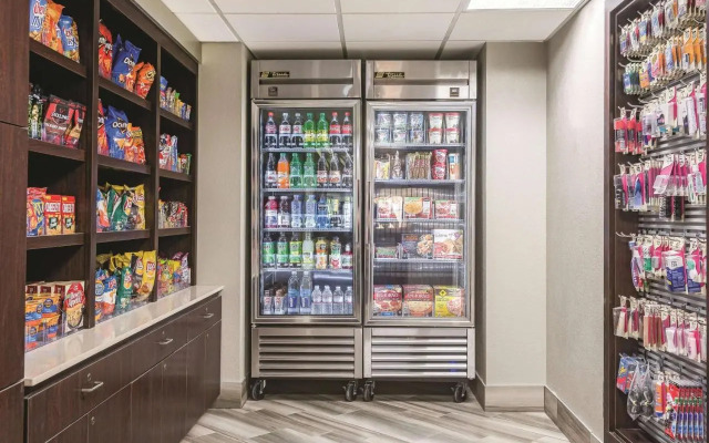 La Quinta Inn and Suites by Wyndham Univ Area Chapel Hill