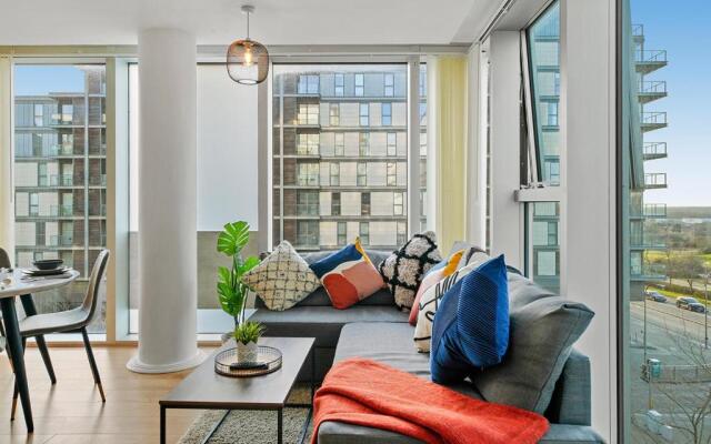Contemporary, Modern, 2-Bed Apt, Prime Central MK
