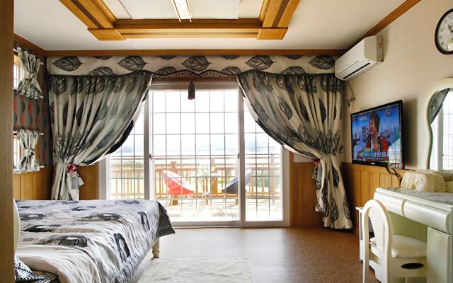 Geoje Solluna Pension