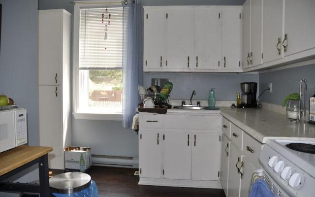 Moncton Suites - 79 Maple Street