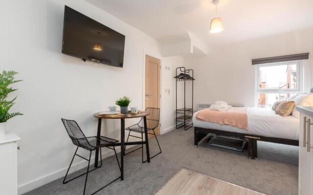 Charles Alexander Short Stay - Charnley House Apartments