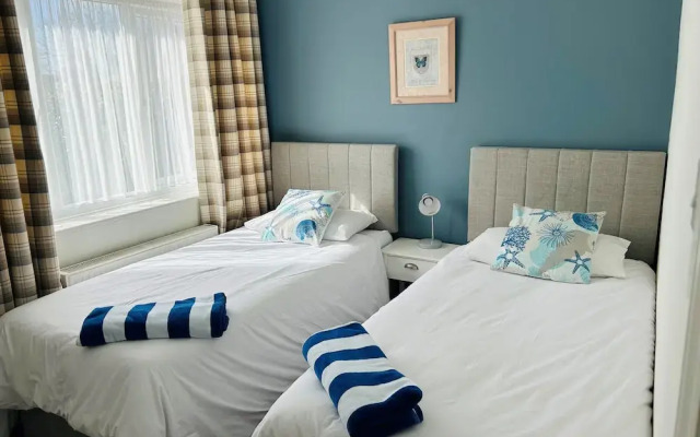 Bungalow by the Beach, Sleeps 6, Snowdonia, Wales