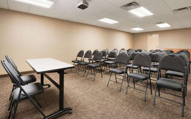 Days Inn & Suites by Wyndham Cochrane