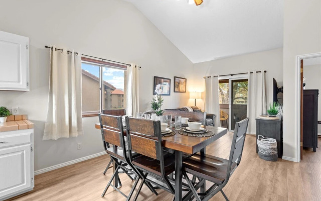 Hikers Hideaway Cozy Resort Condo w/ Pool & More