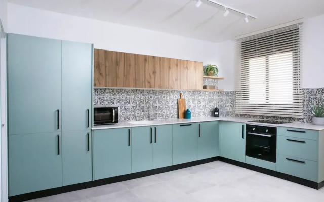 Vibrant Achziv Apartment