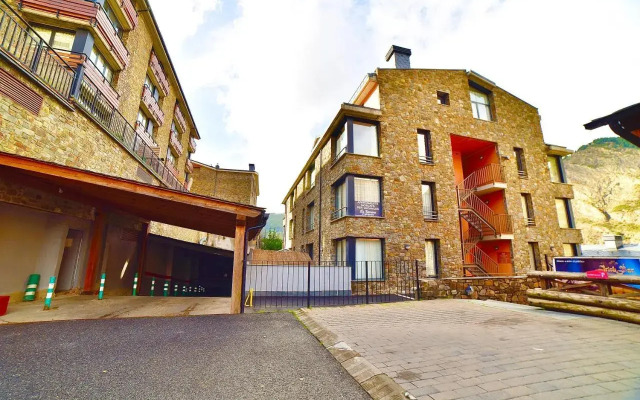 Placer, naturaleza y terraza en Canillo HUT-8207