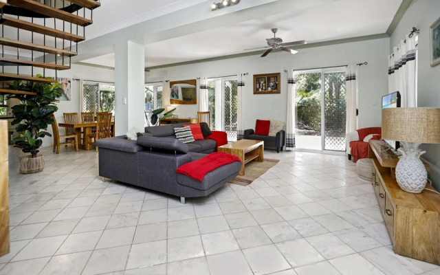 Tropical Villa Bella with Private Pool