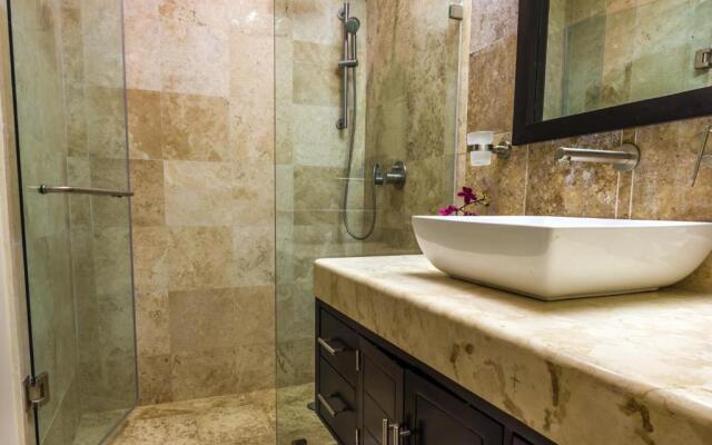 El Faro Oceanfront Apartments