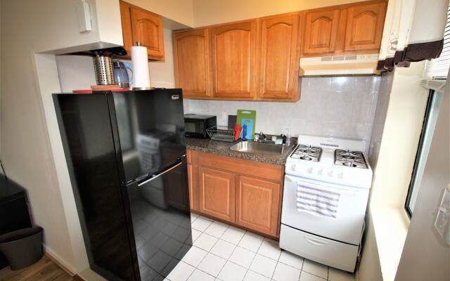 Modern Apartment minutes to NYC