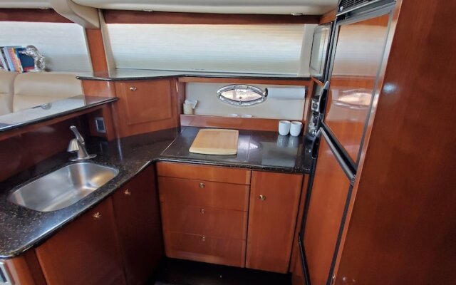 Dockside Boat & Bed Long Beach