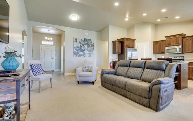 Hurricane Getaway w/ Private Pool, Mtn Views!