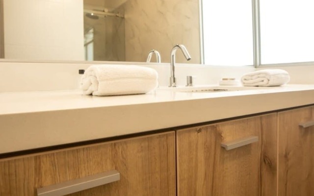 w Spotless 2BR With Balcony in Miraflores
