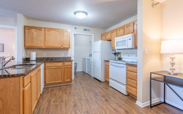 Onsite Gym Pool Fast Wifi More