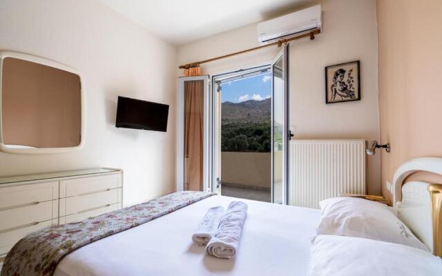 Mamas-Villas (Roussakis)
