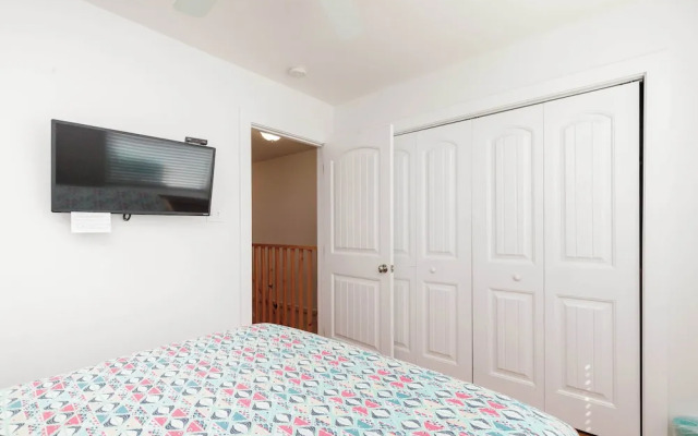 Resort Pool & Pet Friendly Sleeps 9