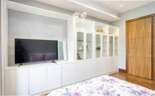Toronto Modern House guest room