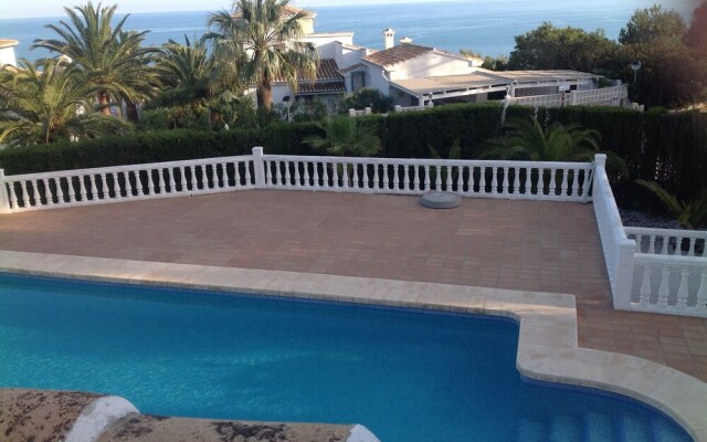 Spacious Villa With Private Swimming Pool in Ambolo