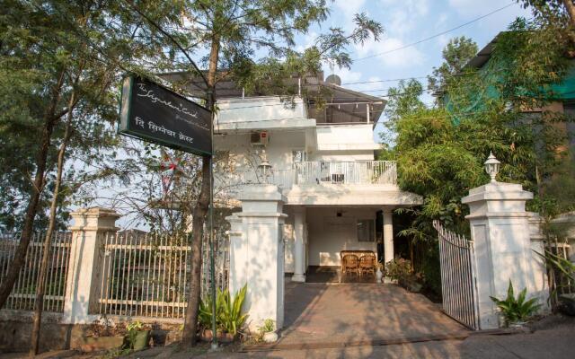 OYO 10483 Hotel The Signature Crest