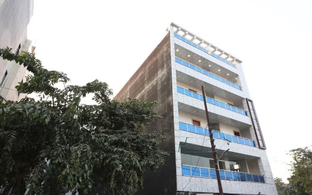 The Grand Palace by OYO Rooms