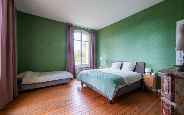 Majestic villa in Pouru-Saint-Remy with garden