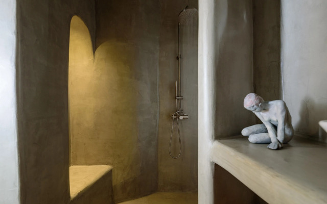 Oia Treasures Art Suites