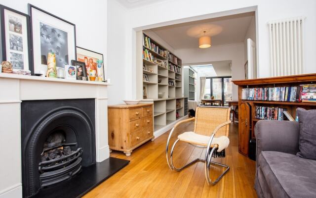 Wonderful 4 Bedroom Home In Kensal Rise