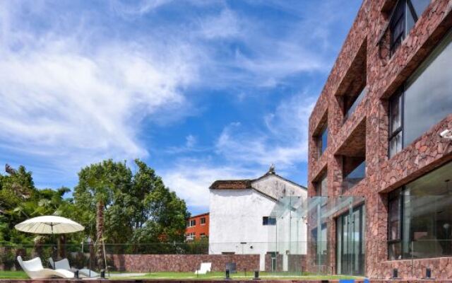 Liyang Nanshan Bamboo Sea Dreamland Art Hot Spring B&B