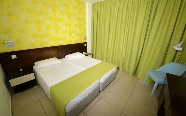 Les Palmiers Beach Hotel
